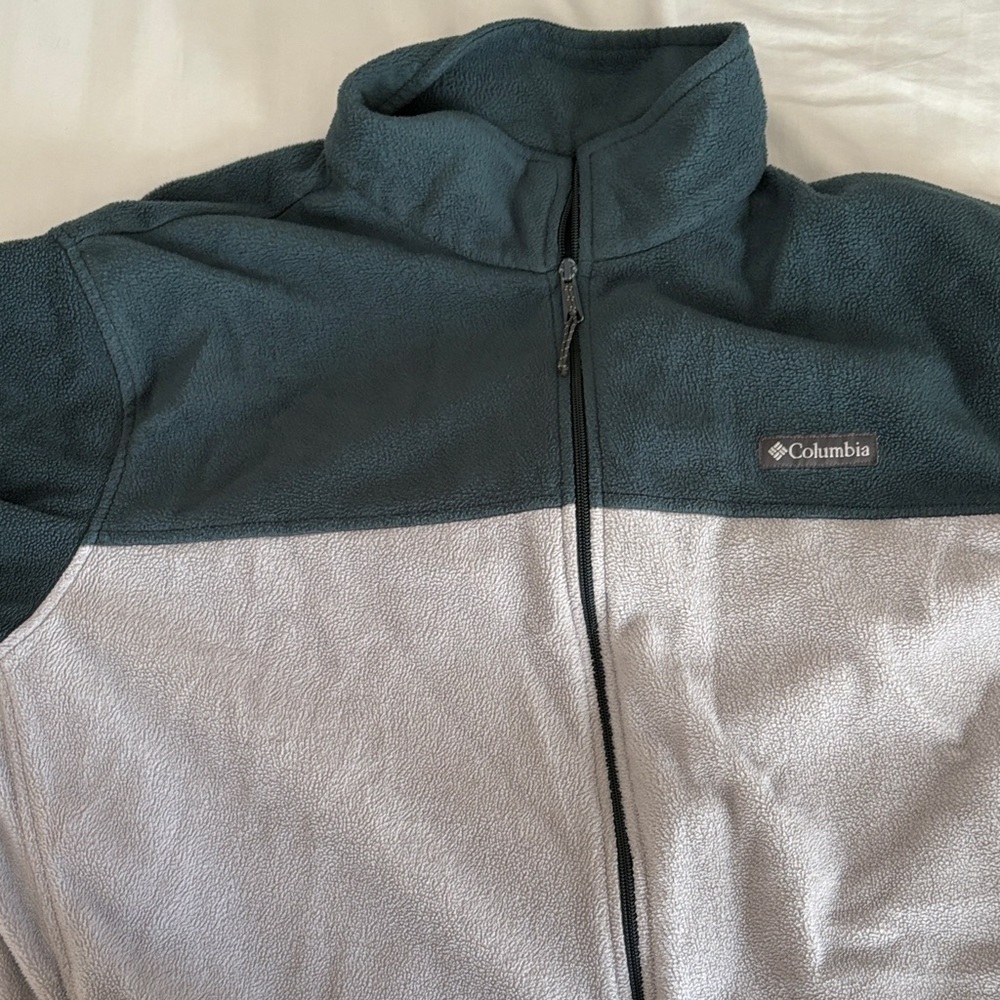 Columbia Dark Green and Light Gray Fleece Jacket
